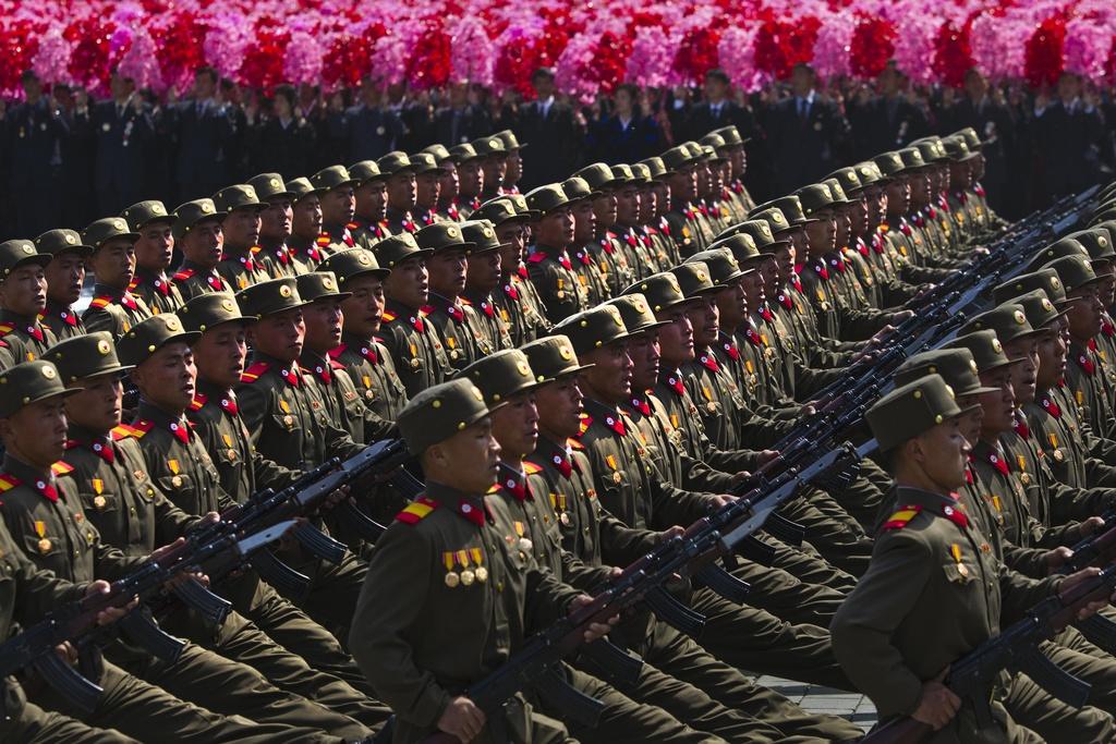 L'armée nord-coréenne a effectué une -impressionnante parade militaire. [KEYSTONE - David Guttenfelder]
