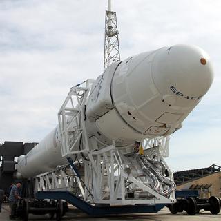 La société américaine SpaceX s'apprête à effectuer  le premier vol privé vers la Station spatiale internationale (ISS). [SpaceX]