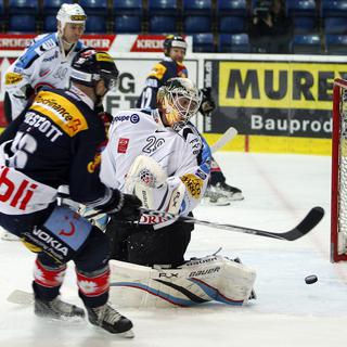 Le HC Kloten contre Fribourg-Gottéron le 25 février 2012. [Patrick B. Kraemer]