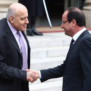 François Hollande reçoit à Paris l'ambassadeur de l'opposition syrienne Monzer Makhous. [Thibault Camus]