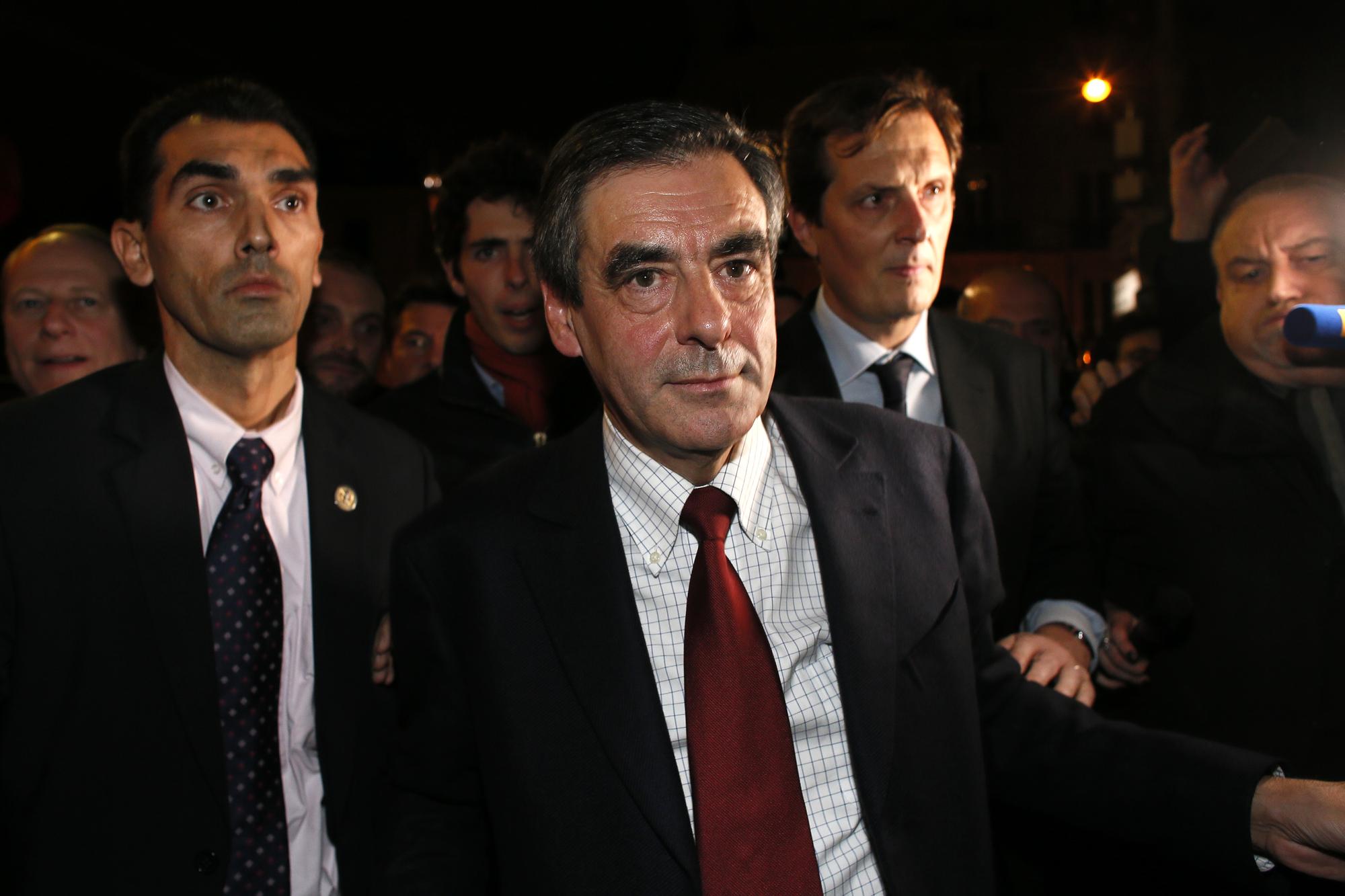 L'ancien Premier ministre François Fillon est arrivé vers 03h15 au siège de l'UMP pour exprimer son indignation.