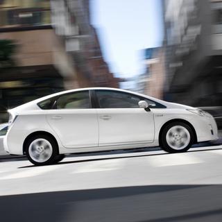 Dans la catégorie des voitures "moyennes", c'est la Toyota Prius 1.8 Hybrid qui tire son épingle du jeu, devant la VW Passat 1.4 et la Skoda Octavia 1.6.