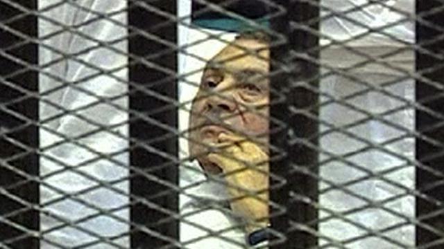 Hospitalisé dès la première audience de son procès, Hosni Moubarak attend maintenant le verdict, fixé au 2 juin. L'accusation a requis la peine capitale, la défense a plaidé l'acquittement. [Egypt State TV]