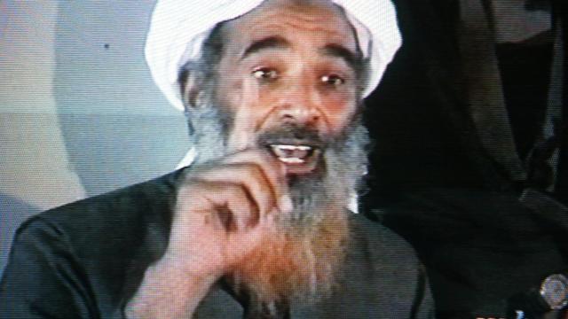 Novembre 2001 - Mohammed Atef, bras droit d'Oussama Ben Laden et chef militaire d'Al-Qaïda, est tué au cours d'un raid aérien près de Kaboul mené lors de l'invasion américaine de l'Afghanistan.