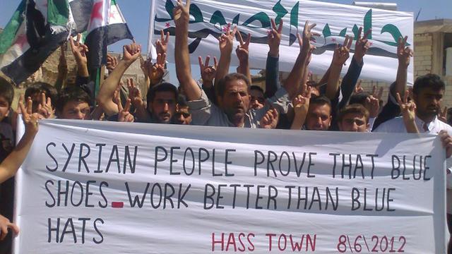 Une photographie non vérifiée présentée par l'opposition syrienne comme ayant été prise lors d'une manifestation à Idlib, le 8 juin 2012. [AFP PHOTO / HO / SHAAM NEWS NETWORK]