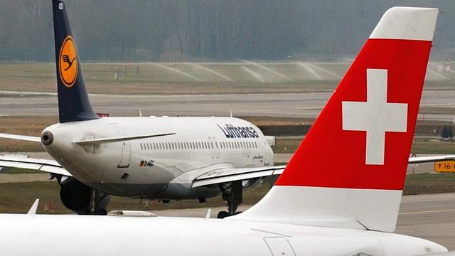 Le bénéfice de Swiss, la compagnie aérienne helvétique, a chuté de 53% durant le premier semestre de cette année. [Steffen Schmidt]