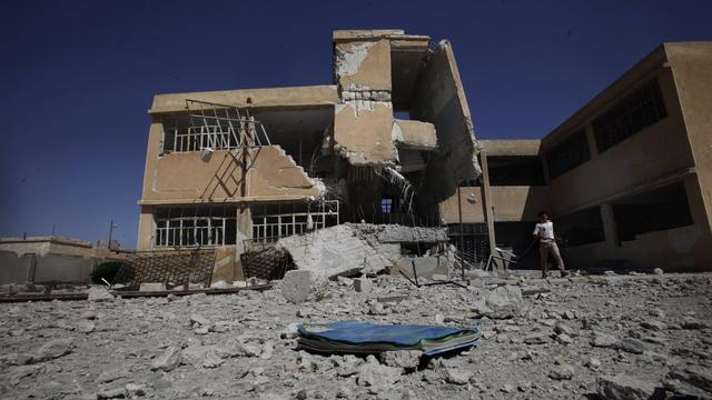 Les ruines d'une école d'Alep, détruite par les bombardements des forces armées du régime. [AP Photo/Muhammed Muheisen]