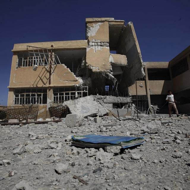 Les ruines d'une école d'Alep, détruite par les bombardements des forces armées du régime. [AP Photo/Muhammed Muheisen]