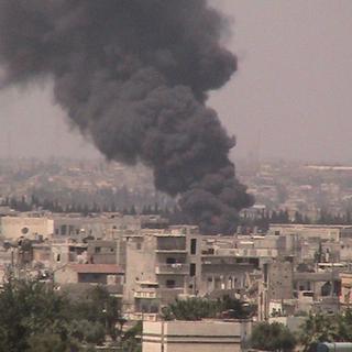 Scène de bombardement d'un quartier de Homs. [Shaam]