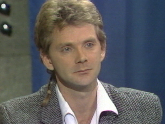 Jean-François Acker sur le plateau de Table Ouverte. [TSR 1984]