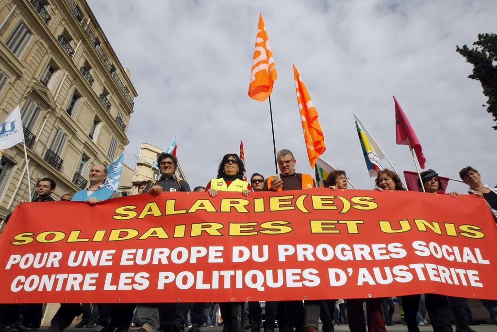 A Paris également les manifestants ont demandé la fin des politiques d'austérité. [KEYSTONE - Claude Paris]