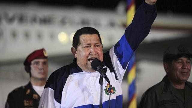 Hugo Chavez lors de sa sortie d'avion.