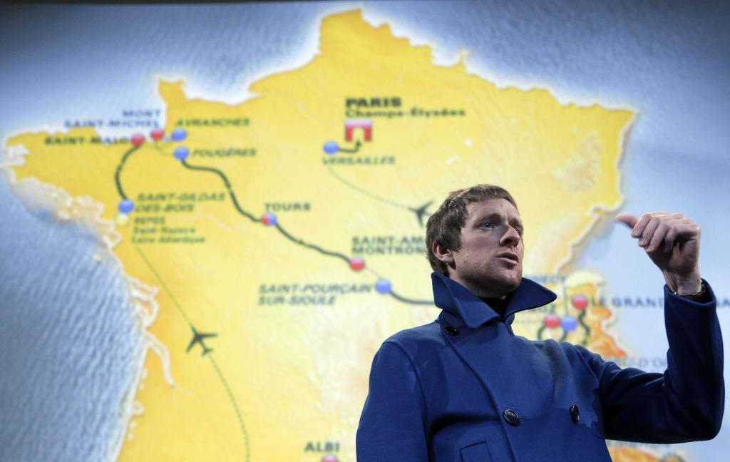 Wiggins pose devant la carte du Tour 2013. [KEYSTONE - Christophe Ena]