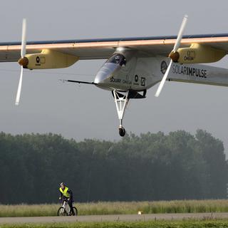 Solar Impulse de l'aéroport militaire de Payerne pour rejoindre le Maroc. [Laurent Gillieron]