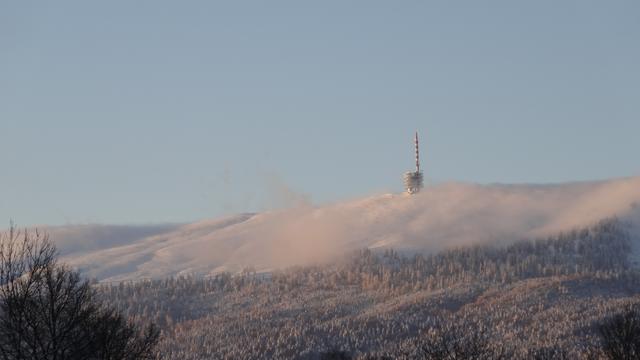 Vue du sud du Chasseral depuis Prêles. [Acquadro]