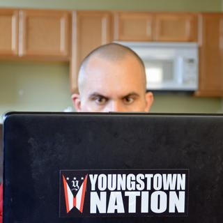 Phil Kidd, blogueur et activiste de Defend Youngstown et Youngstown Nation. Il commence toujours ses journées en actualisant son blog. [Cécile Rais]