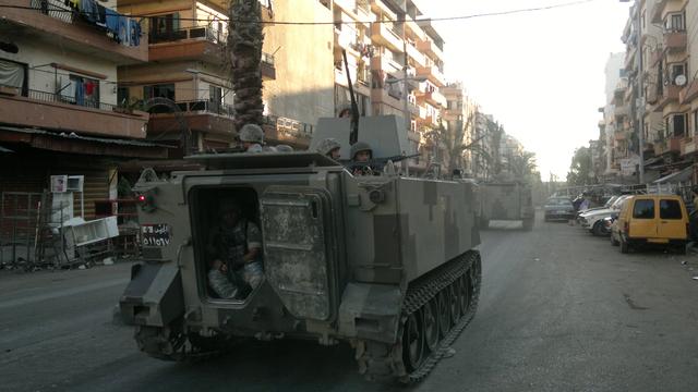 L'armée est intervenue avec des blindés pour stopper les affrontements armés dans le quartier de Bab el-Tebbaneh. [STR]