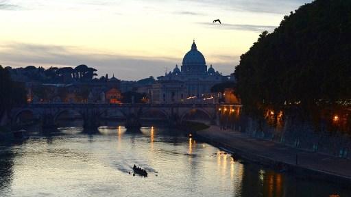 De nombreux mystères planent encore autour du vol de documents confidentiels au Vatican.