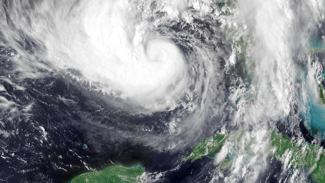 La tempête tropicale Isaac s'apprête à devenir un ouragan, le 27 août 2012. [CC / NOAA / NRL Monterey Marine Meteorology Division]