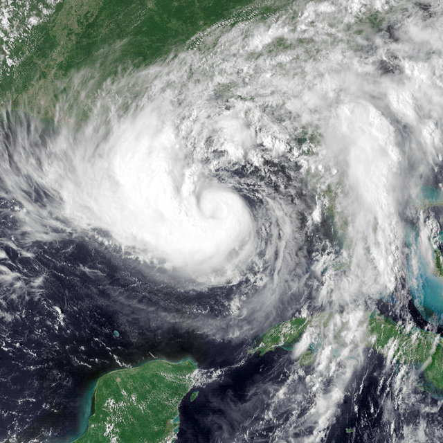 La tempête tropicale Isaac s'apprête à devenir un ouragan, le 27 août 2012. [CC / NOAA / NRL Monterey Marine Meteorology Division]