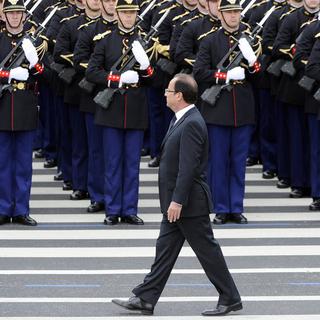 François Hollande passe en revue l'armée durant le 14 juillet [Yoan Valat]