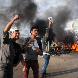 Les manifestations anti-Morsi ont été violentes à Alexandrie ce vendredi. [AFP PHOTO/STR]