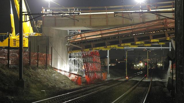 La perturbation sur la ligne CFF Sion - Martigny est due à l'affaissement d'un coffrage de pont à Riddes. [KEYSTONE - Maxime Schmid]