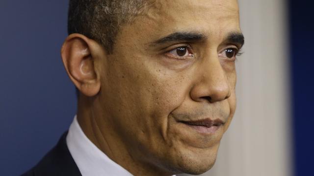 Le président Barack Obama était particulièrement ému au moment de présenter ses condoléances aux familles des victimes. [AP Photo/Charles Dharapak]