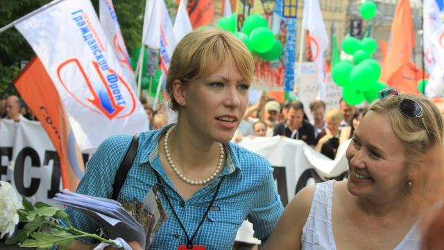 Maria Baronova, 28 ans, chimiste de formation, devenue, en 6 mois à peine, l'une des figures du mouvement de contestation anti-Poutine. Elle fait aujourd'hui l'objet d'une enquête pour incitation aux désordres de masse et est menacée de perdre la garde de son fils de 5 ans.