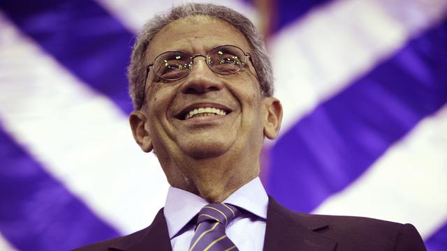 Ancien chef de la Ligue arabe et ex-ministre des Affaires étrangères de Hosni Moubarak, Amr Moussa (75 ans) est un homme d'expérience mais qui a la lourde  tâche de se démarquer de l'ancien président. Il se présente comme le garant d'une Egypte pluri-confessionnelle ouverte à la modernité face à la poussée des islamistes. [Manu Brabo]