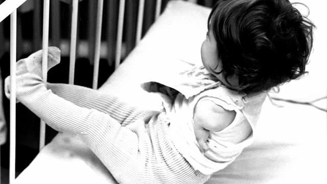 Le thalidomide est un médicament utilisé durant les années 1950 et 1960 comme sédatif et anti-nauséeux, notamment chez les femmes enceintes, dont on découvrit qu'il provoquait de graves malformations congénitales. Le médicament fut retiré en 1961.