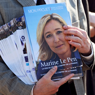 Les militants du FN en campagne pour Marine Le Pen. [Denis Charlet]
