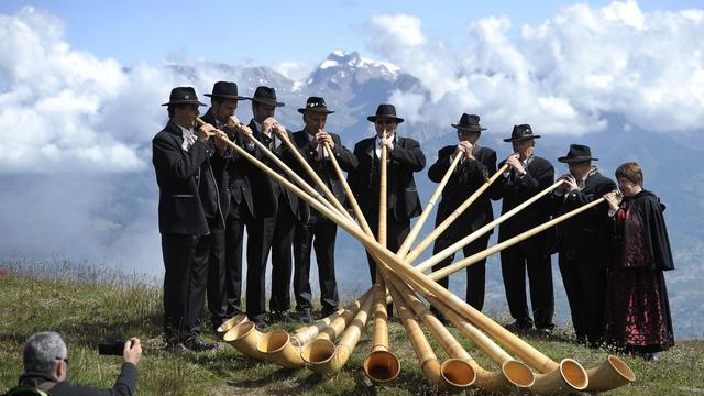 Dimanche 22 juillet: les vedettes du cor des Alpes sont réunies à Nendaz, en Valais. [Jean-Christophe Bott]