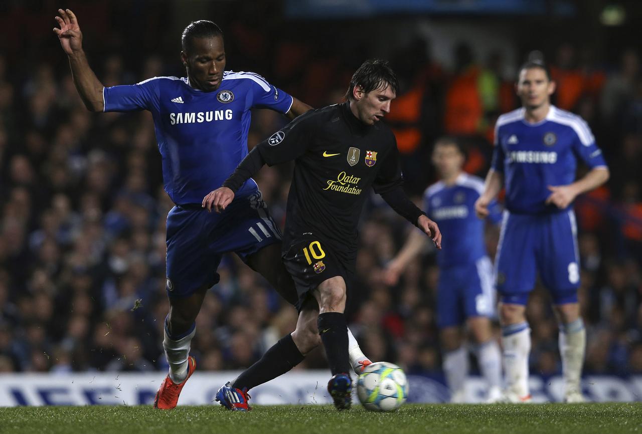 Didier Drogba-Lionel Messi, deux joueurs dont la dynamique est opposée en ce moment. [Reuters - Eddie Keogh]