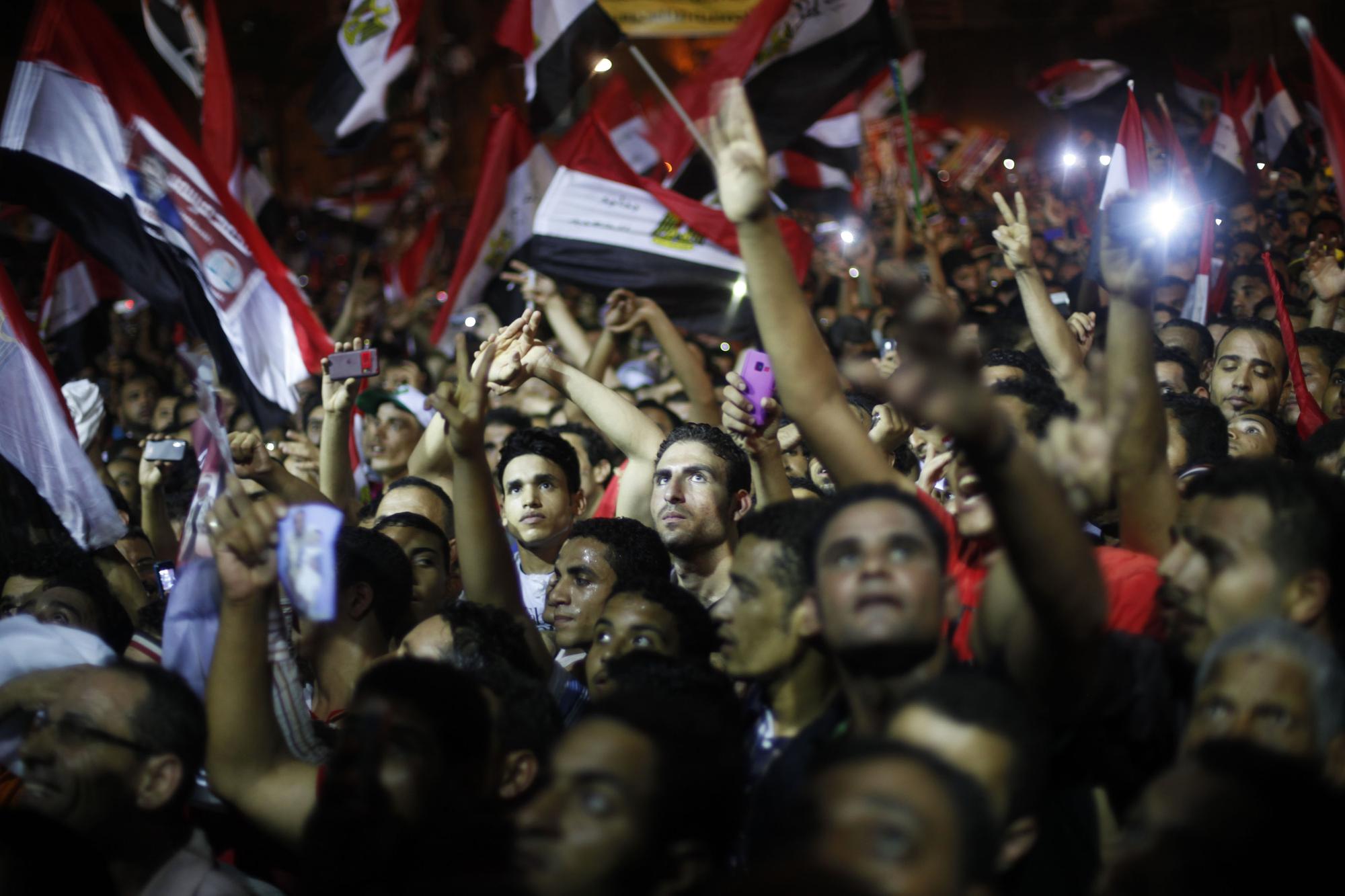 Les Frères musulmans ont appelé à poursuivre le sit-in sur la place Tahrir pour protester contre la dissolution du parlement. [REUTERS - Suhaib Salem]