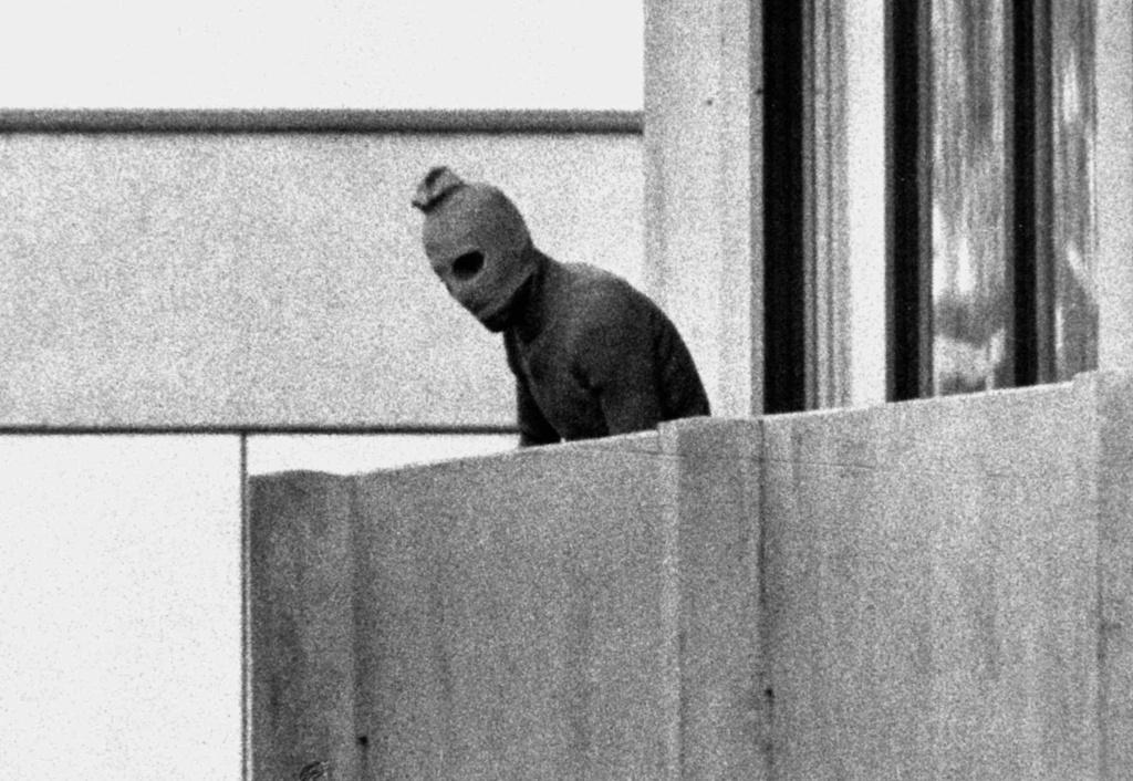 Munich 1972: durant les jeux Olympiques, des membres de l'organisation palestine Septembre noir prennent en otage des membres de l'équipe d'Israël pour exiger la libération de 200 prisonniers palestiniens. Onze athlètes sont finalement tués. [AP]