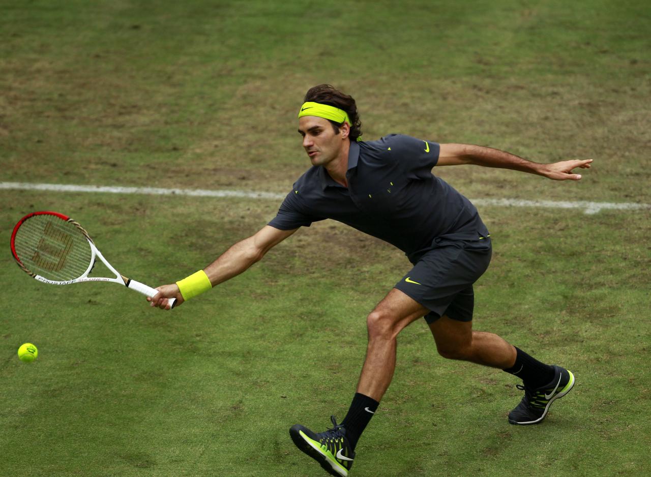 Federer n'a pas été des plus inspirés en ce dimanche après-midi. [Reuters - Ina Fassbender]