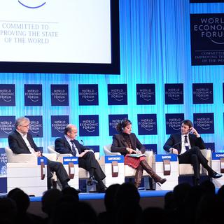 Réunis à Davos: le commissaire européen Olli Rehn et les ministres Luis de Guindos Jurado (Espagne), François Baroin (France) et Wolfgang Scheuble (Allemagne). [Vinzenco Pinto]