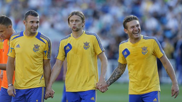 L'ambiance est à la décontraction côté ukrainien et plus particulièrement entre les trois tauliers Andriy Shevchenko, Anatoliy Tymoshchuk et Andriy Voronin. [Efrem Lukatsky]