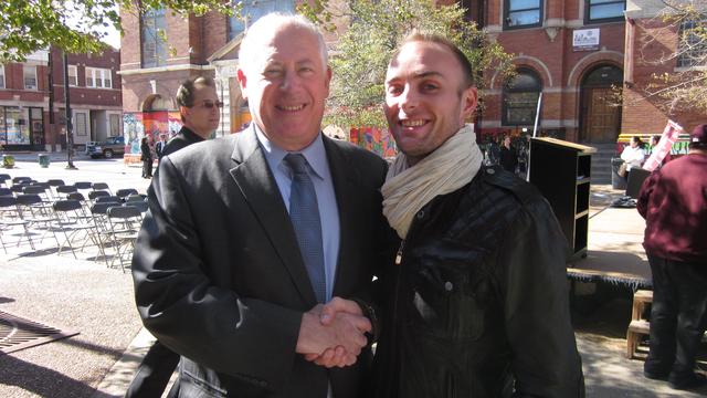 Pat Quinn, gouverneur de l'Illinois, avec Yann Amedro, à Chicago. [Yann Amedro]