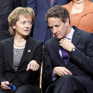 Eveline Widmer-Schlumpf avec le secrétaire américain au Trésor, Timothy Geithner. [Jose Luis Magana]