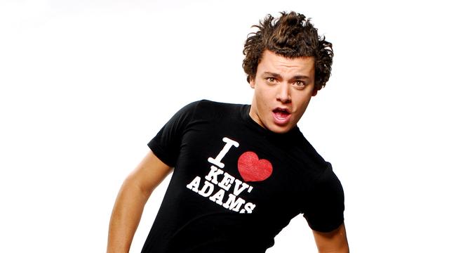 Kev Adams. [kevadams-officiel.fr]