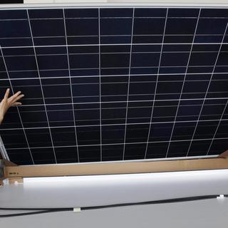 L'Union européenne part en guerre contre les fabricants chinois de panneaux solaires. [How Hwee Young]