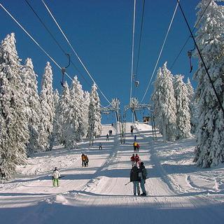 Saint-Imier est le plus haut domaine skiable de l'Arc Jurassien (1100-1460 m). [Ville de Saint-Imier]