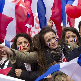 De jeunes militants UMP le 15 avril sur la place de la Concorde à Paris. [IAN LANGSDON]