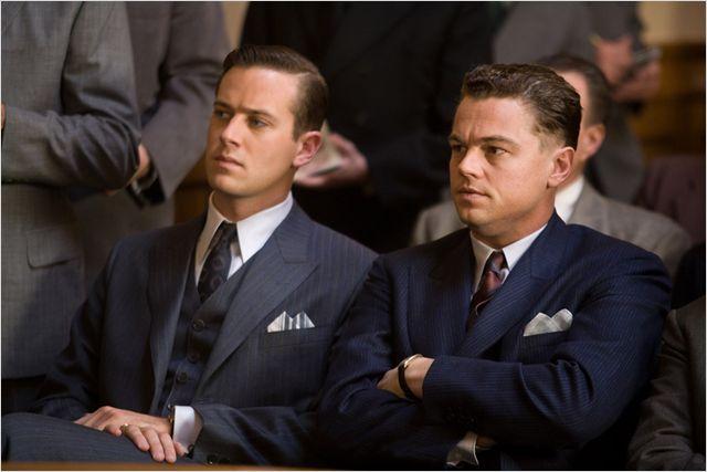 Une relation très forte unissait Clyde Tolson (joué ici par Armie Hammer) et Edgar Hoover (Leonardo DiCaprio). [Warner Bros. Pictures, Keith Bernstein]