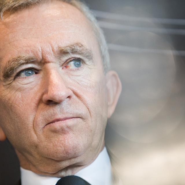 Propriétaire du groupe de luxe LVMH et première fortune d'Union européenne, Bernard Arnault a annoncé son intention de demander la nationalité belge au moment où le gouvernement Ayrault entend taxer à 75% les plus hauts revenus. [Valentin Flauraud]