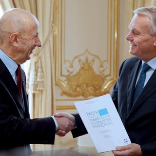 Louis Gallois a remis son rapport au Premier ministre Jean-Marc Ayrault ce lundi à Matignon. [Philippe Wojazer]