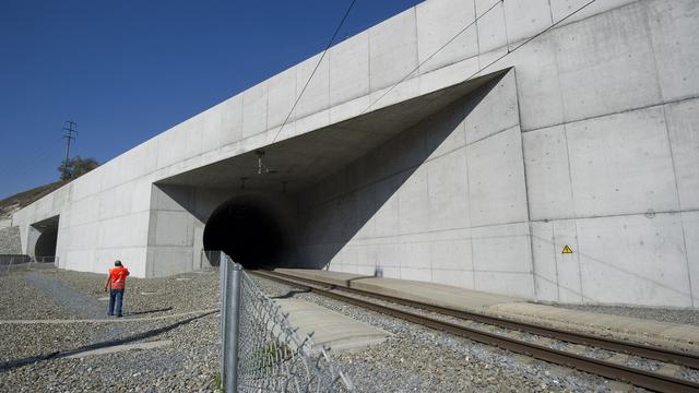 L'ouverture du tunnel a également accru la population. [Keystone - Jean-Christophe Bott]