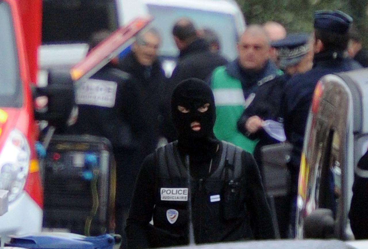 Alors que les voisins ont été évacués, le forcené a interrompu le dialigue avec les forces d'intervention. [Pascal Guyot]